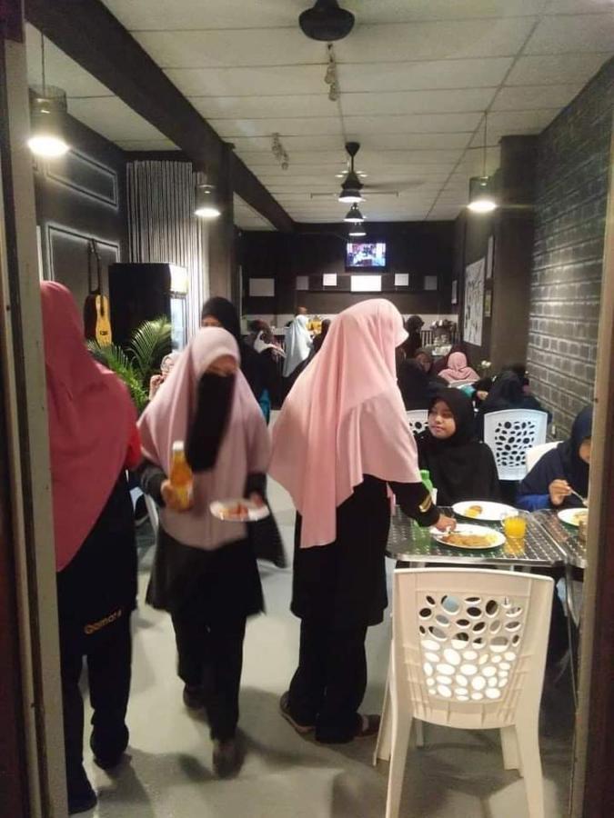 Padang Mat Sirat Dorm Masterホステル エクステリア 写真