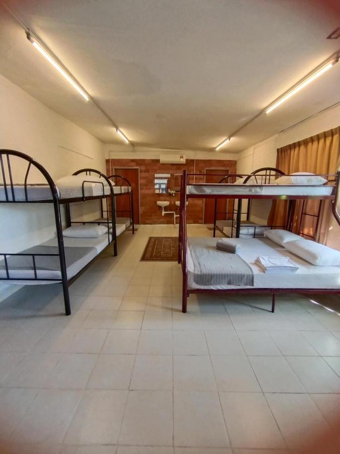 Padang Mat Sirat Dorm Masterホステル エクステリア 写真