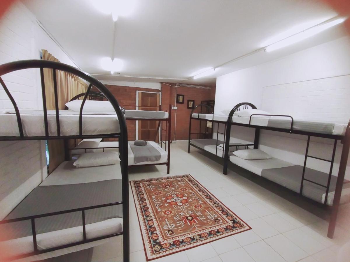 Padang Mat Sirat Dorm Masterホステル エクステリア 写真