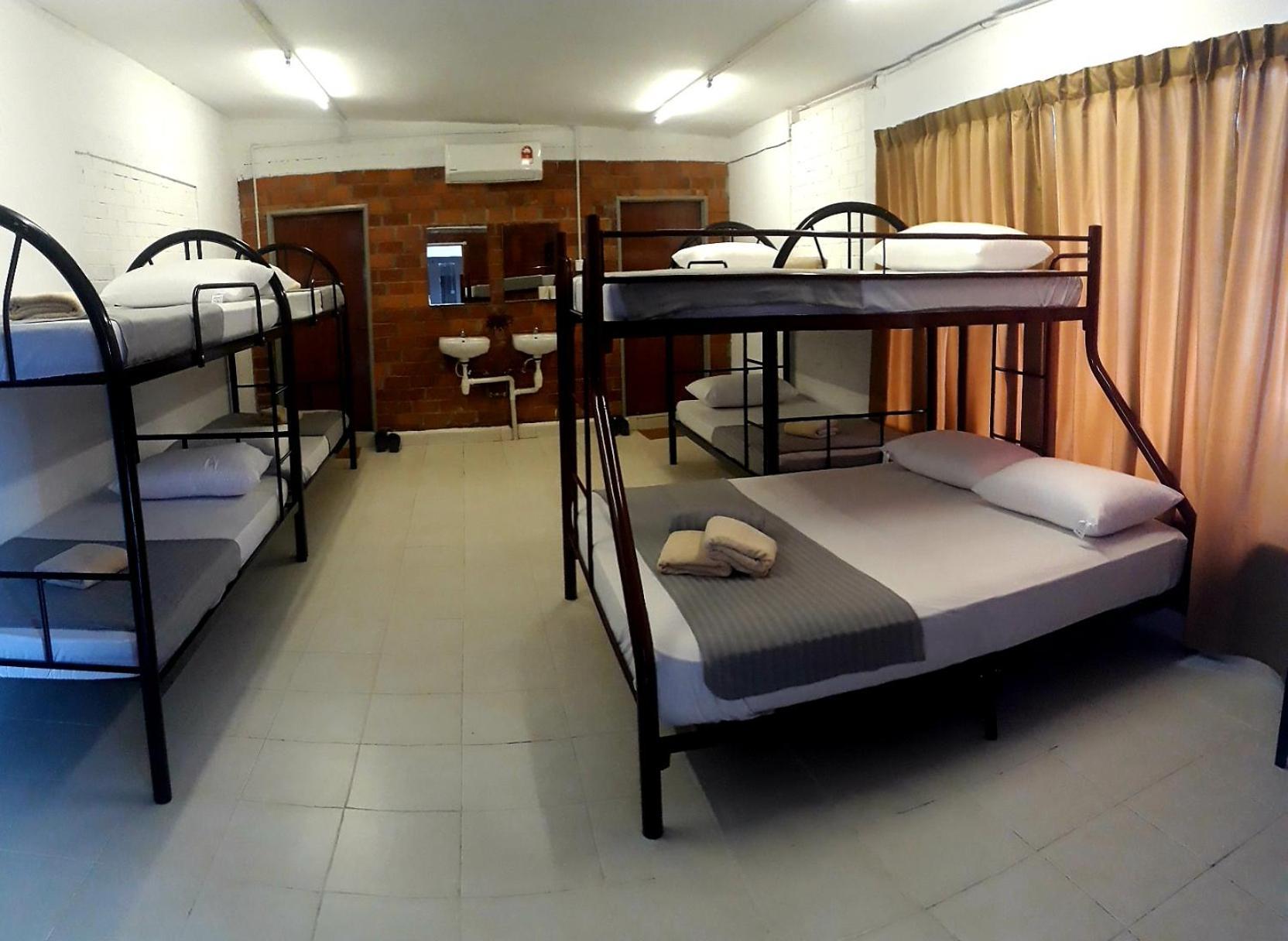 Padang Mat Sirat Dorm Masterホステル 部屋 写真